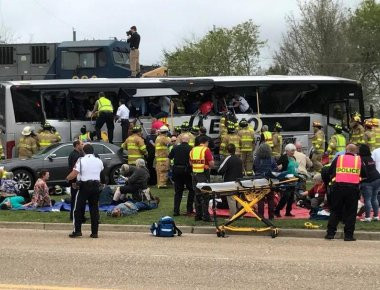 ΗΠΑ: Tρένο παρέσυρε λεωφορείο με επιβάτες στο Μισισιπή - Τουλάχιστον τρεις άνθρωποι νεκροί (φωτό)